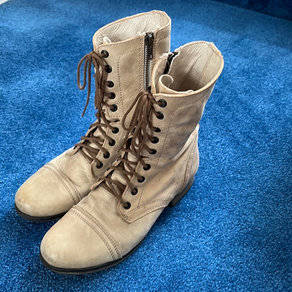 New Steve Madden Tan Combat boots size 8.5